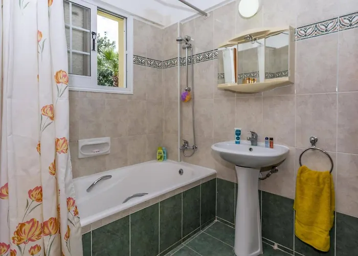 Giota By Πέγεια